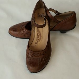 Sofft Tan Leather Kitten Heel Shoes